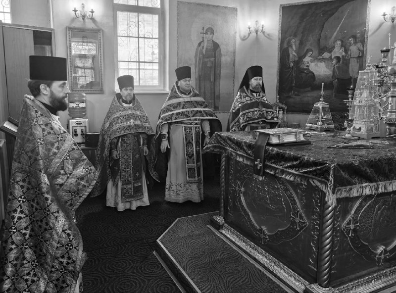 Духовенство Нижнедонского округа соборно молилось за Литургией Преждеосвященных Даров