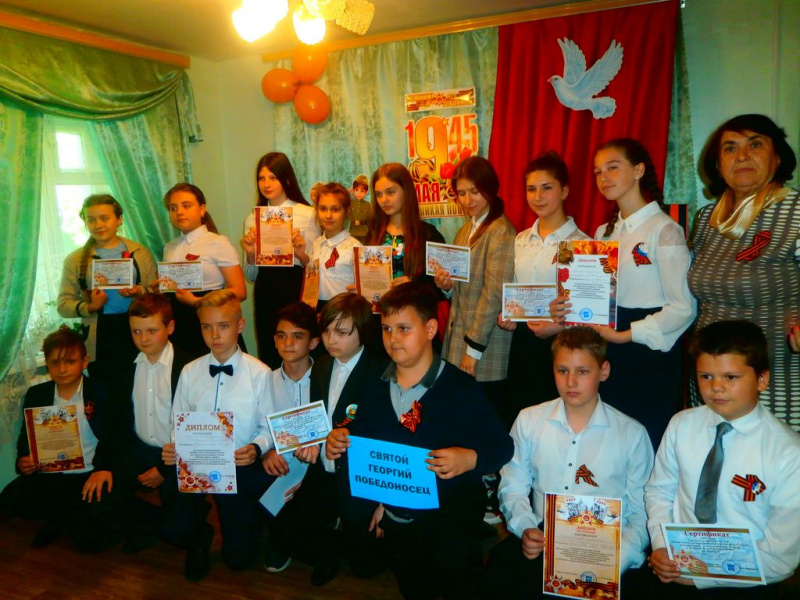 В Донецке прошел городской конкурс чтецов «Читаю книги о войне и помню подвиги отцов и дедов»