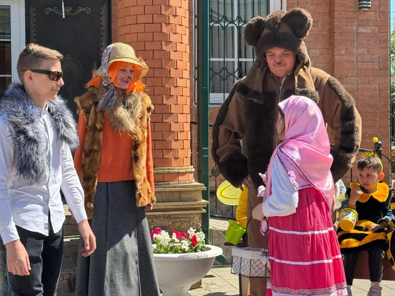 Праздничное представление прошло в воскресной школе храма Святой Троицы города Каменск-Шахтинский