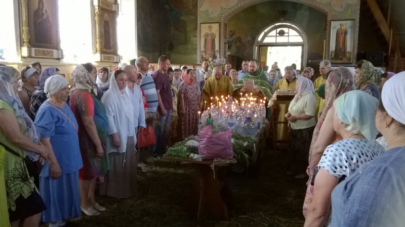Праздник Святой Троицы отметили в Свято-Андреевском храме г. Миллерово