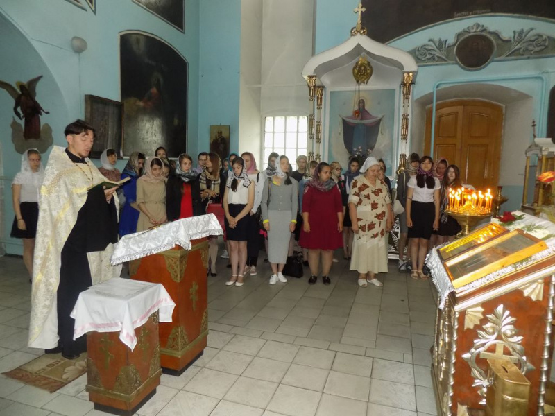 В храме Архангела Михаила станицы Вешенской совершили молебен для учащихся