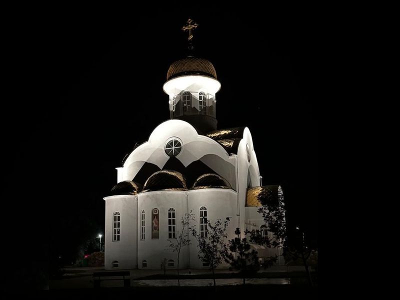 У нового Свято-Пантелеимоновского храма города Миллерово появилась ночная подсветка