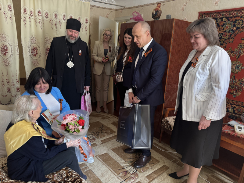 В преддверии 80-летия Победы епископ Симон посетил ветерана войны Надежду Федоровну Шайдюк, начавшую свой боевой путь в 16 лет
