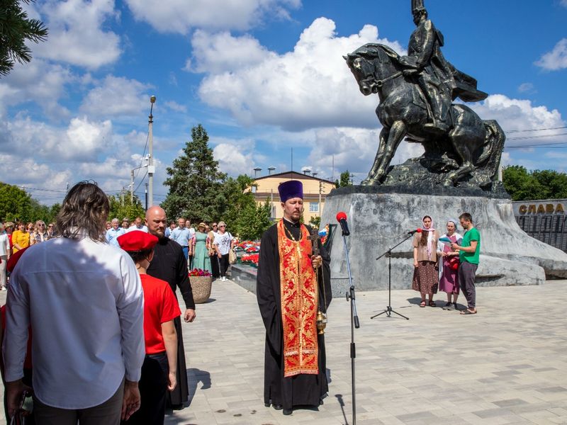 Благочинный Верхнедонского округа принял участие в траурном митинге, посвященном 105-ой годовщине вешенского восстания