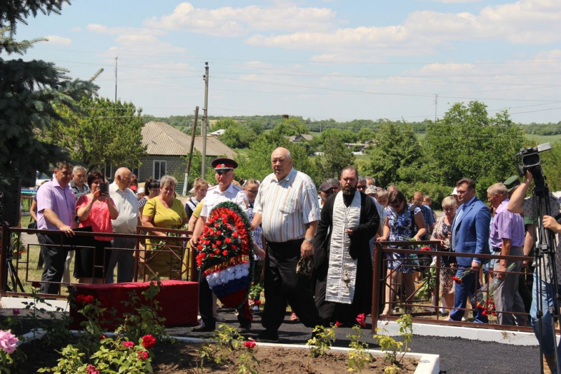 В хуторе Треневка Миллеровского района состоялось захоронение воинов Великой Отечественной войны. В торжественной церемонии принял участие иерей Роман Калинин