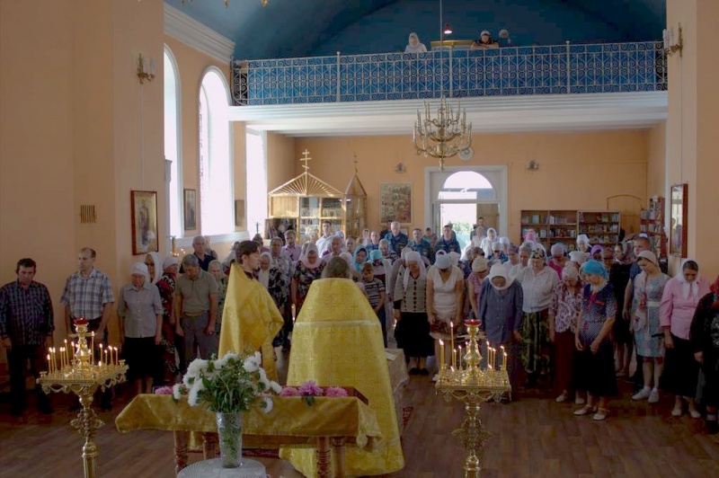В день празднования иконы Божией Матери «Неопалимая купина» в Никольском храме ст. Обливской совершен молебен для  сотрудников пожарной части МЧС
