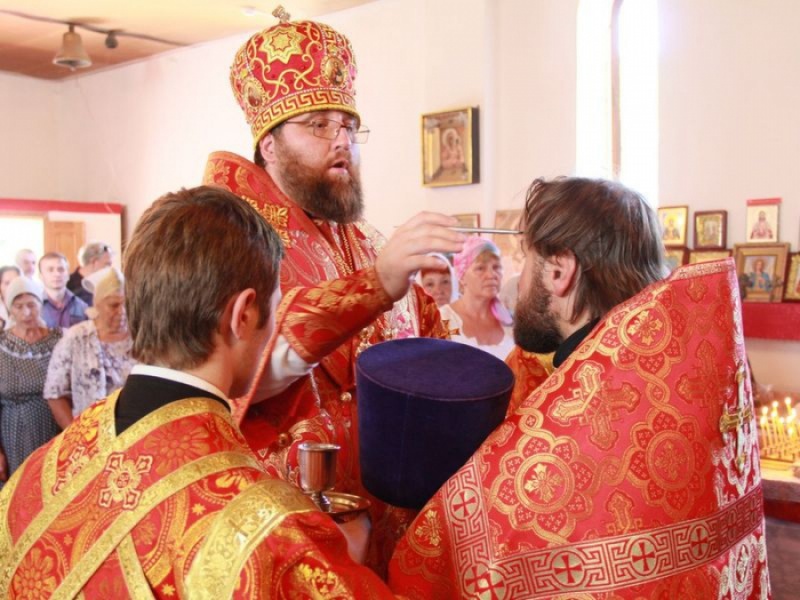 Преосвященнейший епископ Игнатий совершил всенощное бдение в храме великомученика и целителя Пантелеимона пос. Майский