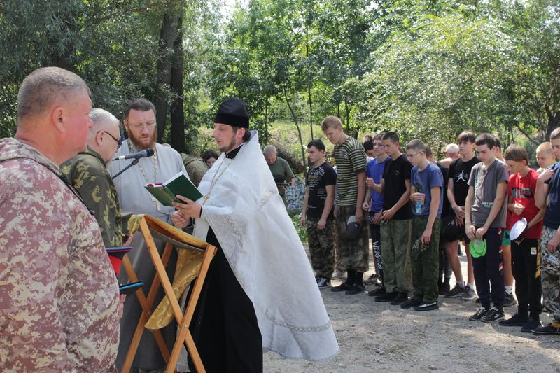 В ст. Боковской прошли военно-полевые сборы казачьей молодежи Верхне-Донского округа.