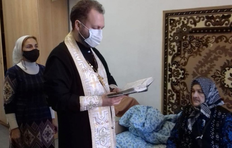Протоиерей Роман Мясников посетил дом престарелых в пос. Садовый