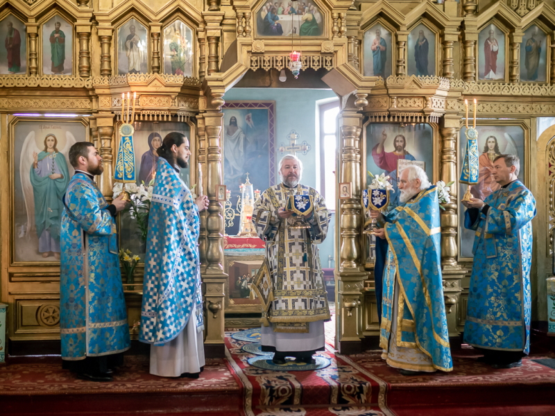 В праздник Благовещения Пресвятой Богородицы Преосвященнейший епископ Симон совершил Литургию в храме Вознесения Господня города Шахты