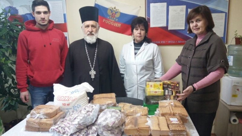 Настоятель Вознесенского храма г. Шахты протоиерей Николай Уваров оказал помощь городскому социальному учреждению