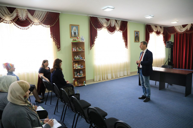 Основы социальной концепции Русской Православной Церкви были рассмотрены на семинаре для сотрудников церковных лавок Александровск-Грушевского благочиния