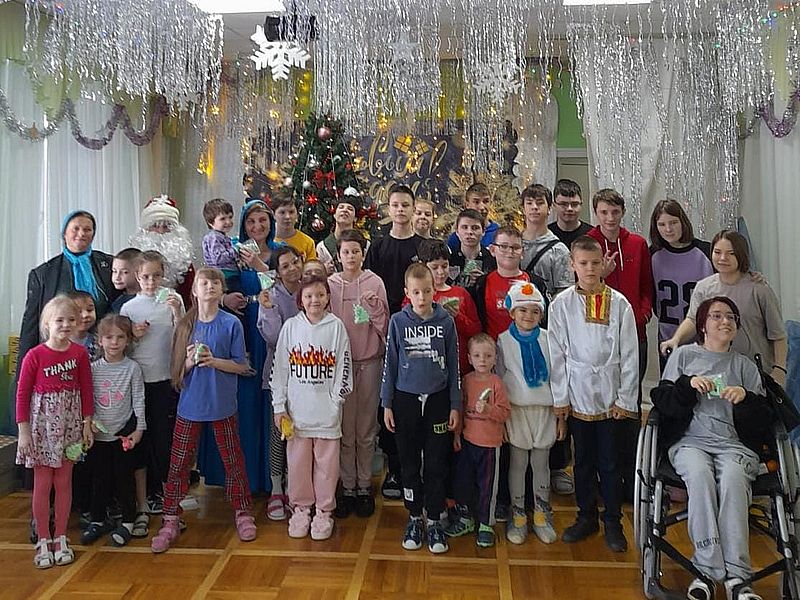 Ребята воскресной школы «Благовест» поздравили детей инвалидов центра «Добродея» с Рождеством Христовым