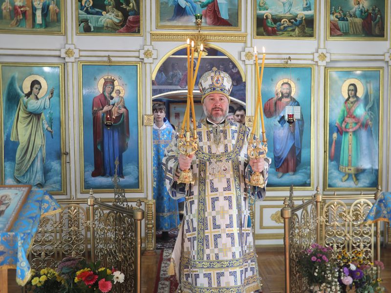 В праздник Рождества Пресвятой Богородицы Преосвященнейший епископ Симон с архипастырским визитом посетил храм Казанской иконы Божией Матери города Гуково