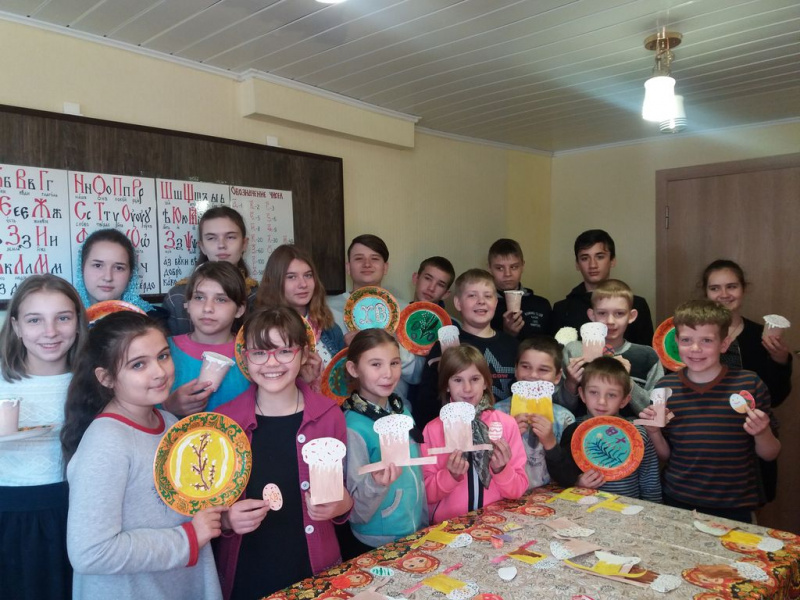 Воспитанники воскресной группы «Преображение» при храме святителя Тихона Задонского пос. Тарасовский готовятся к празднику Светлого Христова Воскресения