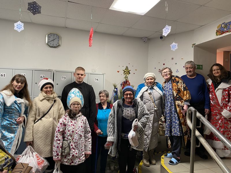 Благотворительная акция «Дари радость на Рождество» проведена добровольцами Александровск-Грушевского благочиния при содействии Паломнического отдела Шахтинской епархии и Иоанновской семьи