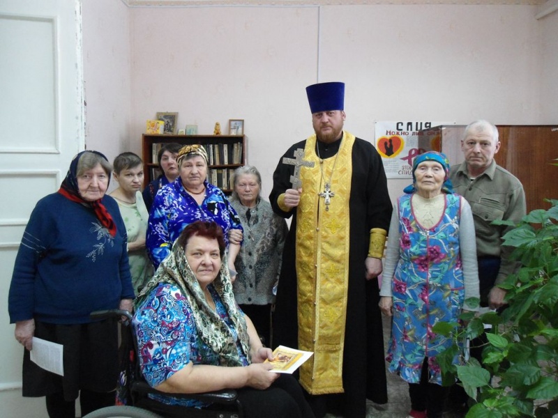 Протоиерей Вячеслав Лавлинский провел беседу с людьми больницы сестринского ухода города Каменск-Шахтинский на тему «Борьба со страстями»
