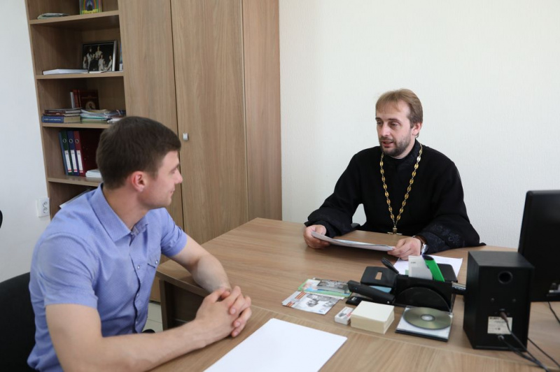 Протоиерей Сергий Яценко провел рабочую встречу с психологом по профилактике химических зависимостей Наркологического диспансера г. Шахты Иваном Савкиным
