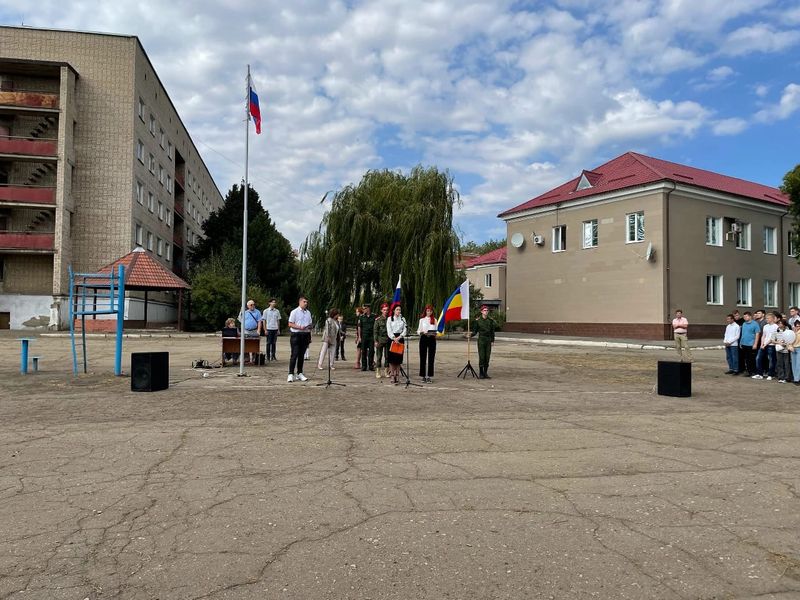 Директор воскресной школы «Радость» приняла участие в памятном митинге «Молодежь против террора»