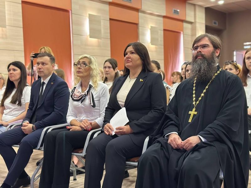 Благочинный Александровск-Грушевского округа принял участие в Августовской педагогической конференции