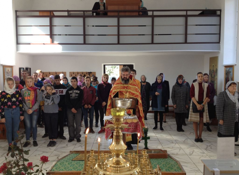 В день празднования обретения мощей святой преподобномученицы Елисаветы, приход посетили учащиеся Гуковский специальной школы-интернат № 12