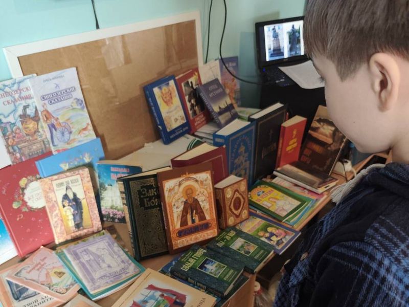 Урок «Есть чудо на земле с названьем дивным — книга» прошёл в воскресной школе в поселке Чертково