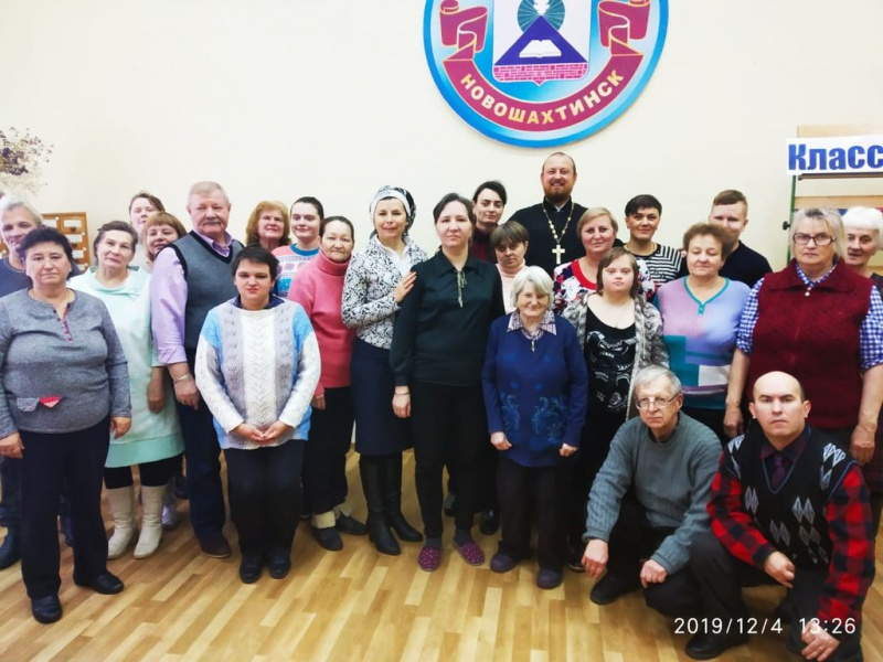 Протоиерей Роман Амплеев принял участие в мероприятии, посвященном декаде инвалидов в г. Новошахтинске