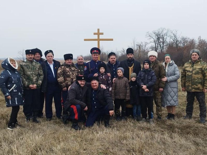 Благочинный приходов Нижнедонского округа поздравил жителей поселка Малая Сопка с Днём посёлка