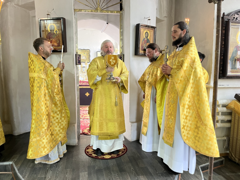 С архипастырским визитом Преосвященнейший епископ Симон посетил приход великомученицы Параскевы станицы Манычской