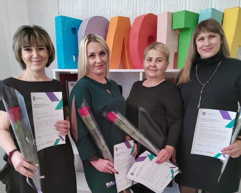 Добровольцы и сестры милосердия Донского храма награждены поздравительными письмами губернатора Ростовской области и памятными подарками