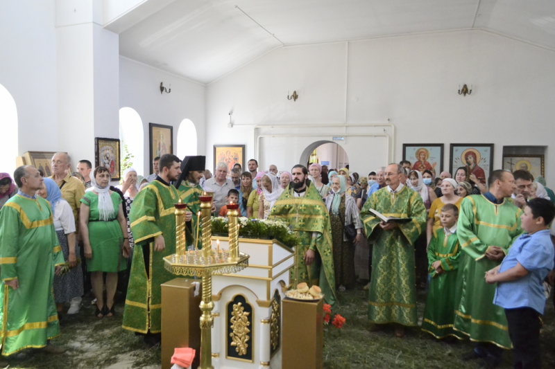 В Свято-Троицком храме г. Каменск-Шахтинский отметили престольный праздник