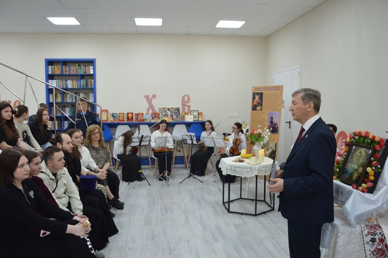 Яркие краски и глубинные смыслы Пасхи Христовой на Дону рассмотрели участники епархиального проекта в шахтинском институте