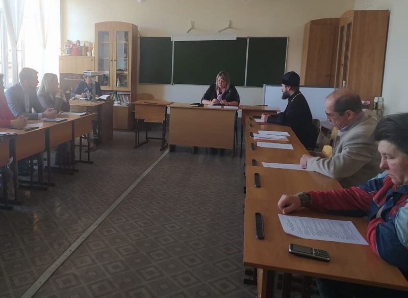 В отделе образования Октябрьского района состоялось заседание Координационного совета по вопросам гражданско-патриотического и духовно-нравственного воспитания детей и молодежи.