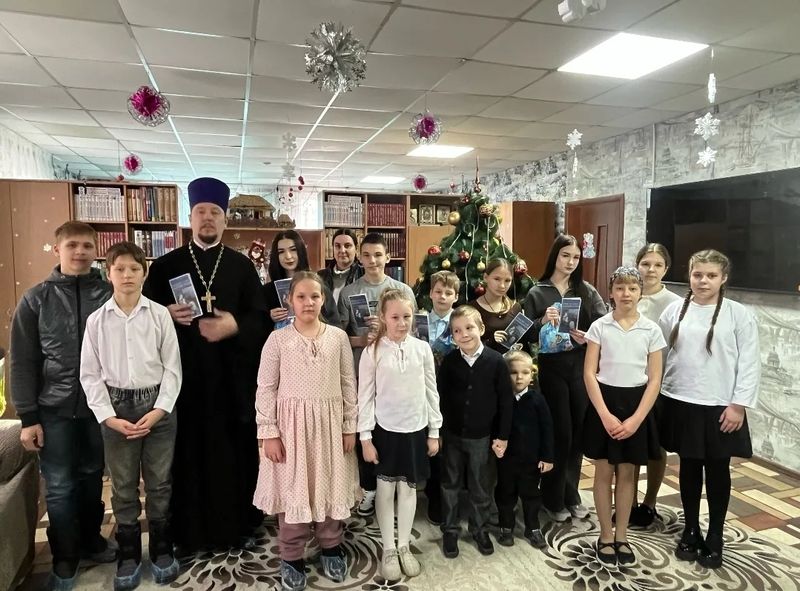 Священник поздравил воспитанников детского дома хутора Калининского с Рождеством христовым         