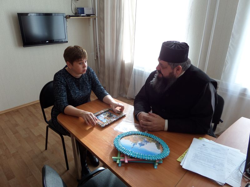 Настоятель прихода святой преподобномученицы Елисаветы иерей Георгий Русинов по приглашению дирекции посетил школу-интернат № 12