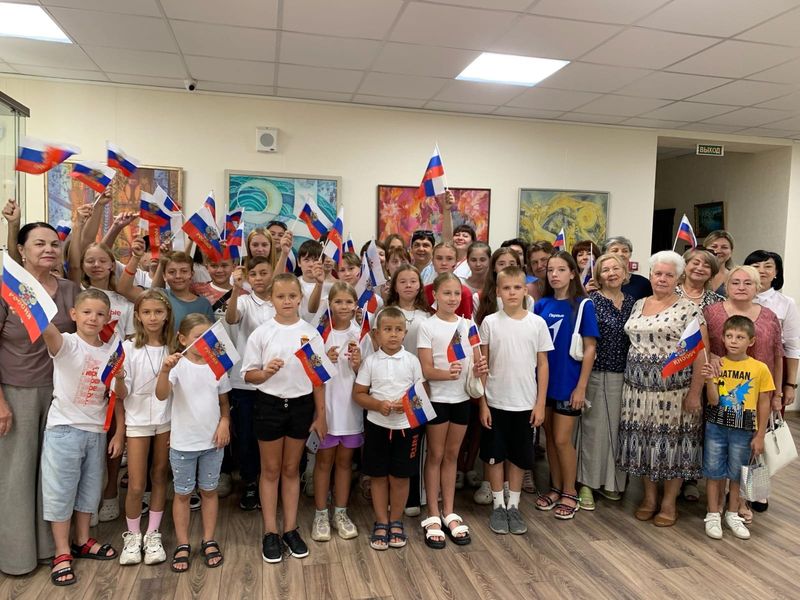 Праздничное мероприятие в честь Дня Российского флага прошло в поселке Каменоломни