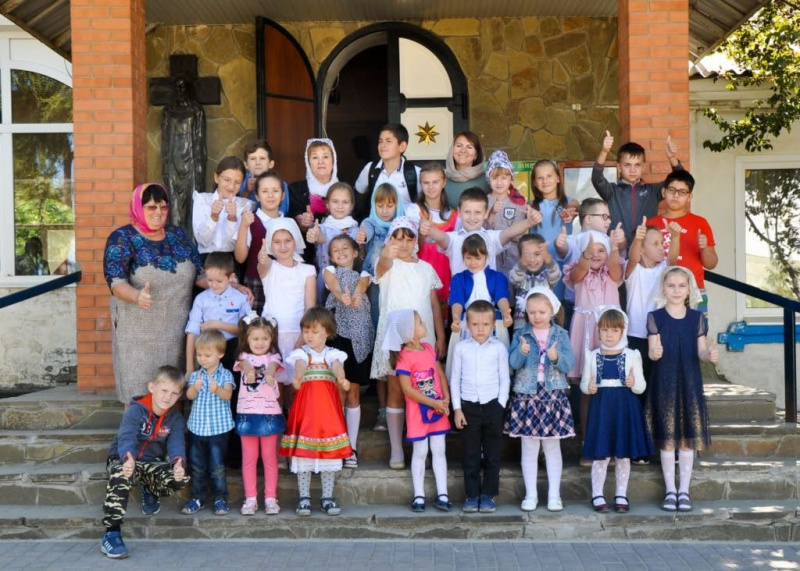 В воскресной школе при Свято-Пантелеимоновском храме г. Миллерово прошла торжественная линейка, посвященная началу нового учебного года