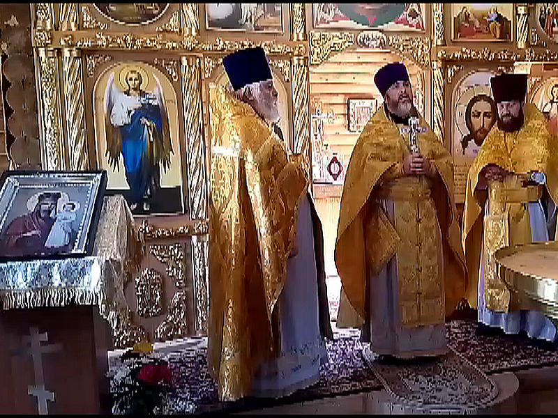 В храме апостола и евангелиста Иоанна Богослова х. Красный было совершено праздничное богослужение по случаю престольного праздника