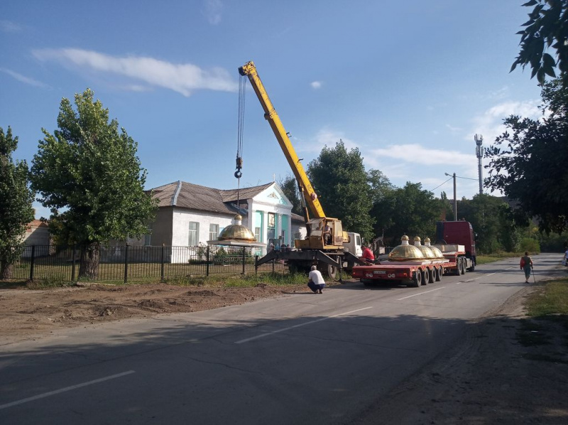 В храм в честь Святого благоверного князя Александра Невского прибыли новые купола