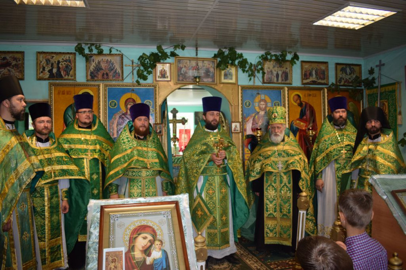 В Троицком храме г. Шахты в престольный праздник состоялось соборное богослужение