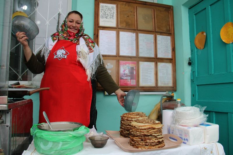 В Свято-Пантелеимоновском приходе Гуково состоялись масленичные гуляния