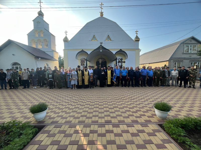 От Верхнего Дона до Спасо-Преображенского монастыря Волгоградской области – Преосвященнейший епископ Симон возглавил крестный ход из станицы Боковской