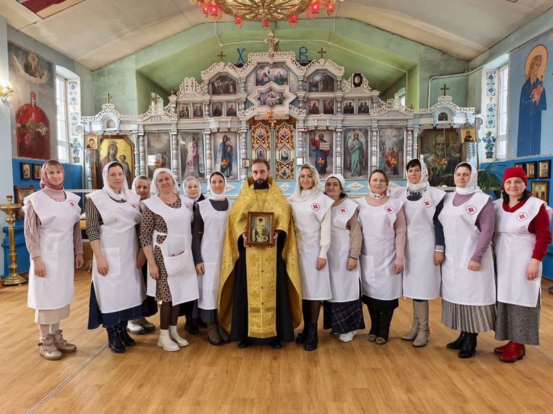 В храм Архистратига Михаила поселка Каменоломни доставлена святыня: икона с частицей мощей праведного Иоанна Домовского