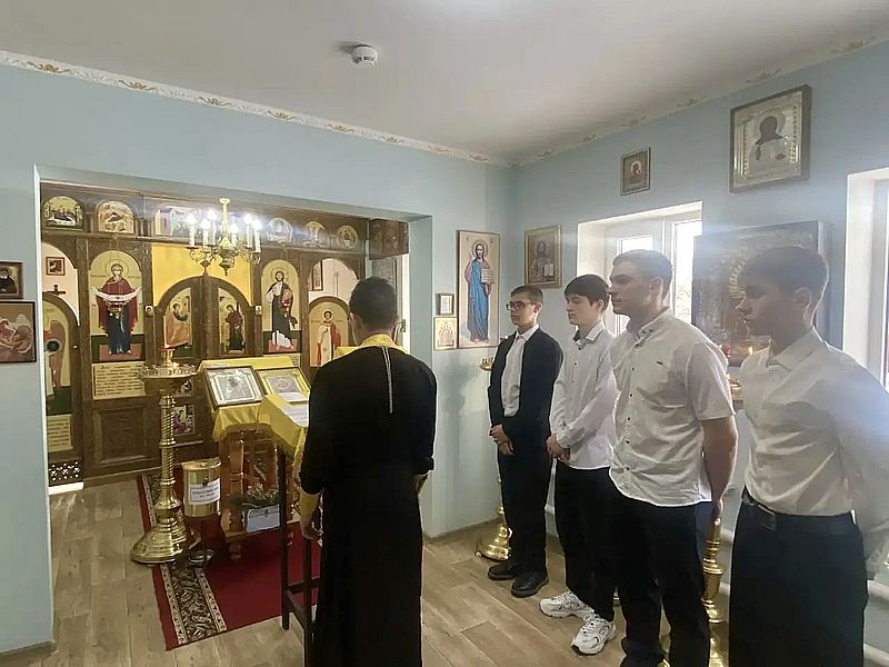 В станице Каргинской состоялась встреча священника с учениками казачьей школы 