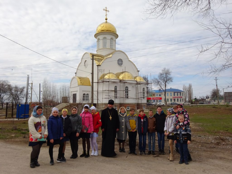 Свято-Пантелеимоновский храм с экскурсией посетили учащиеся миллеровской школы № 8