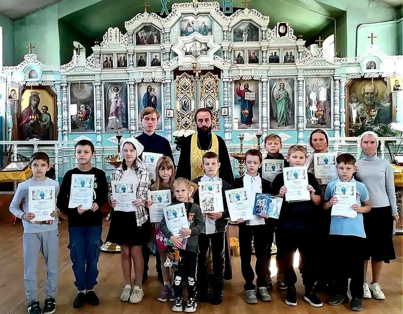 В Каменоломнях наградили юных художников: итоги конкурса «Осень золотая»