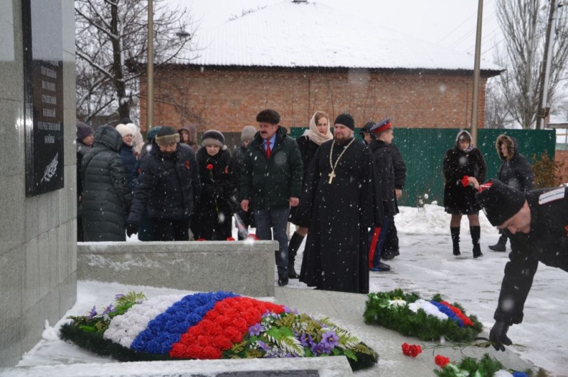 Благочинный приходов Донецкого округа иерей Владимир Татаркин посетил митинг-возложение, посвященный 80-летию освобождения г. Донецка от немецко-фашистских захватчиков
