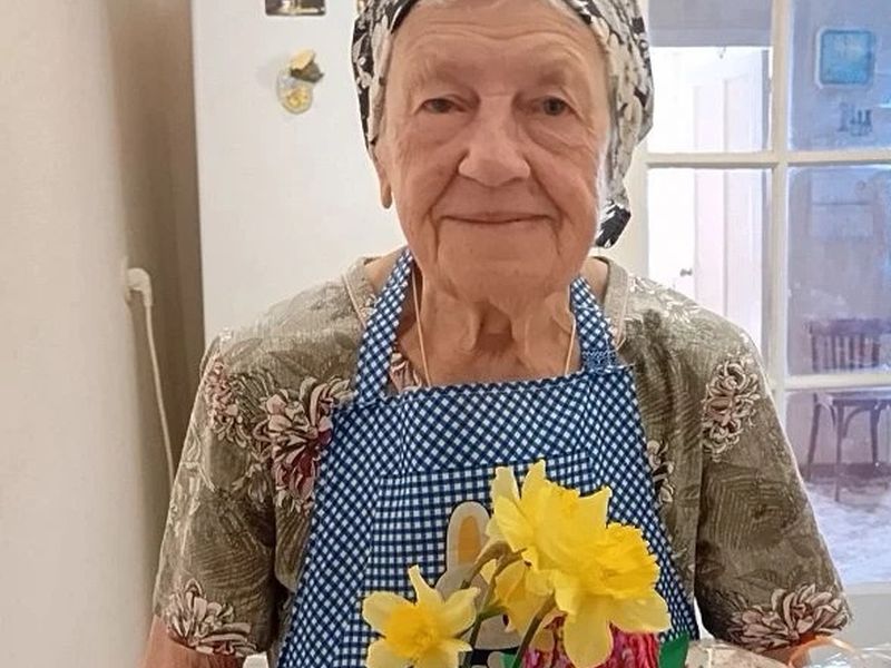 Пасха в каждый дом: сестры милосердия поздравили с Воскресением Господним одиноких и больных прихожан