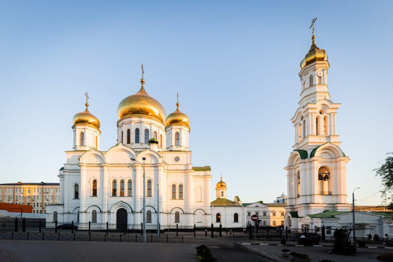 В канун праздника Донской иконы Божией Матери Преосвященнейший Симон епископ Шахтинский и Миллеровский сослужил Главе Донской митрополии в Ростовском кафедральном соборе