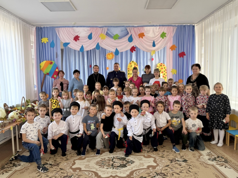 В казачьем детском саду «Солнышко» станицы Боковской состоялся утренник, посвященный празднику Покрова Божьей Матери